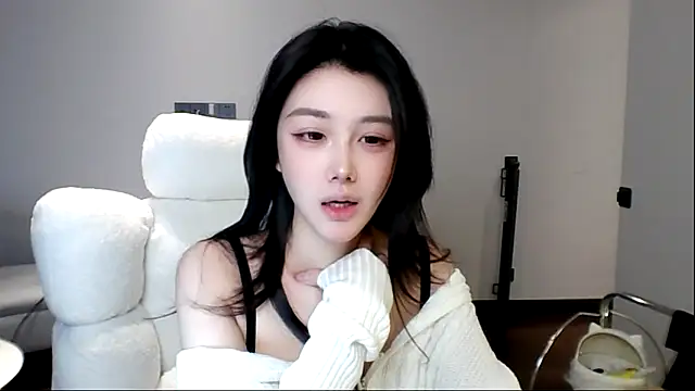 Snapshot of MedeLineayr chatting on 27, 3, 2026 MedeLineayr online show from 27, 3, 2026