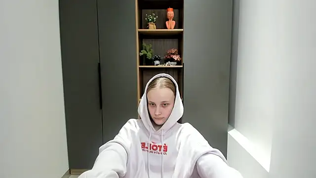 Snapshot of KirstinMcgeady chatting on 14, 2, 2026 KirstinMcgeady online show from 14, 2, 2026