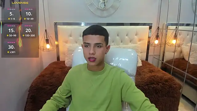 Snapshot of alexking_2 chatting on 14, 3, 2026 alexking 2 online show from 14, 3, 2026