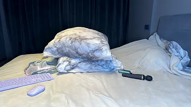 Snapshot of yourselenas chatting on 19, 3, 2026 yourselenas online show from 19, 3, 2026