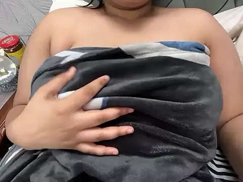 hugeindiantitties online show from 15, 2, 2026