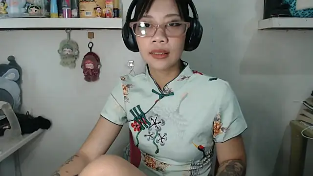 GloryKulikowski online show from 19, 2, 2026