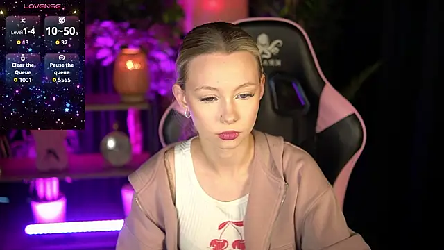 Snapshot of SweetDaisy_me chatting on 8, 3, 2026 SweetDaisy me online show from 8, 3, 2026