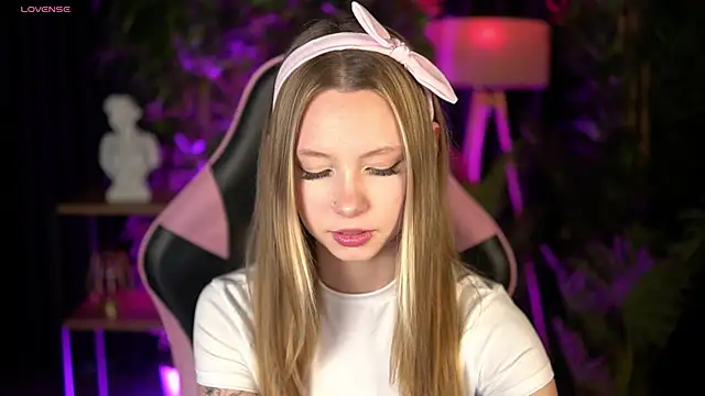 Snapshot of SweetDaisy_me chatting on 11, 3, 2026 SweetDaisy me online show from 11, 3, 2026