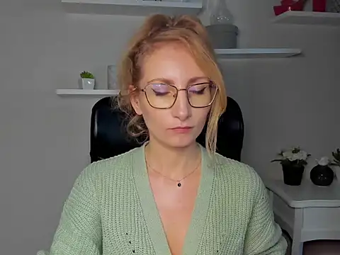 CinderellaMoon online show from 6, 3, 2026