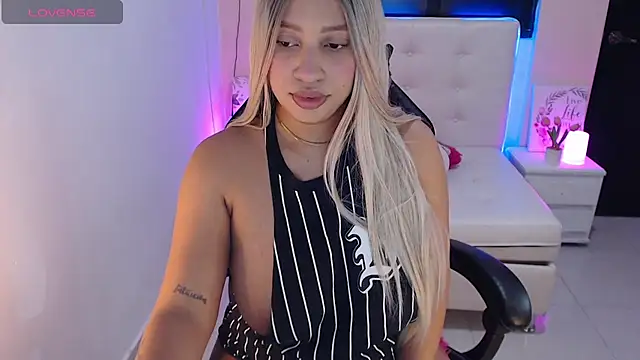 Snapshot of heelen21 chatting on 26, 3, 2026 heelen21 online show from 26, 3, 2026