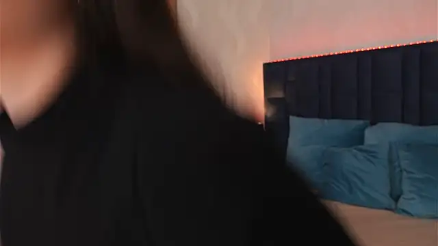 Snapshot of LucyDeLuca chatting on 1, 4, 2026 LucyDeLuca online show from 1, 4, 2026