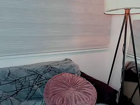 yourlollypetite online show from 18, 2, 2026