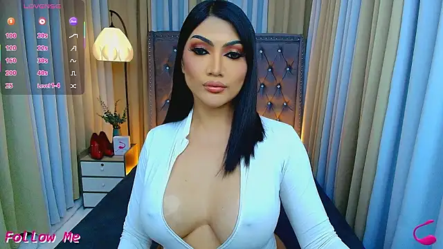 Snapshot of Laureen_Hilton chatting on 11, 3, 2026 Laureen Hilton online show from 11, 3, 2026