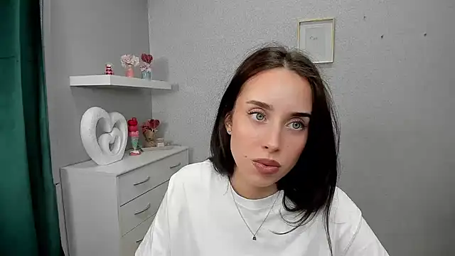 Snapshot of AdeleSolo chatting on 7, 4, 2026 AdeleSolo online show from 7, 4, 2026