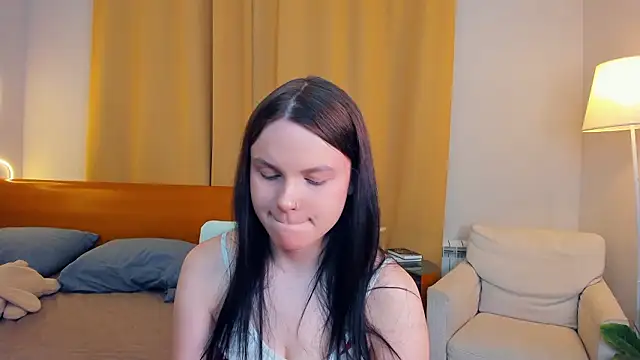 Snapshot of LeilaErcolani chatting on 7, 3, 2026 LeilaErcolani online show from 7, 3, 2026