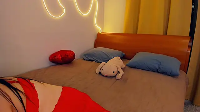 Snapshot of LeilaErcolani chatting on 8, 3, 2026 LeilaErcolani online show from 8, 3, 2026