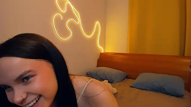 Snapshot of LeilaErcolani chatting on 10, 3, 2026 LeilaErcolani online show from 10, 3, 2026