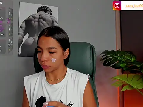 Snapshot of zara_leee chatting on 4, 3, 2026 zara leee online show from 4, 3, 2026