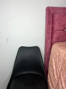 Snapshot of Sofia-squir chatting on 4, 4, 2026 Sofia-squir online show from 4, 4, 2026