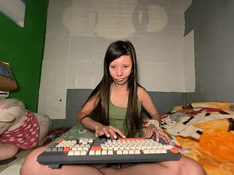 Snapshot of lady_moon09 chatting on 5, 4, 2026 lady moon09 online show from 5, 4, 2026