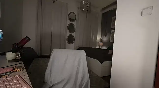 supreme dominatrix online show from 3, 3, 2025