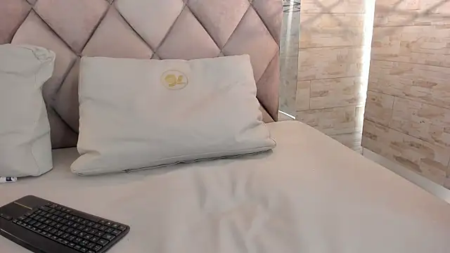 bella novoa online show from 10, 3, 2026