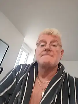 olivbisoumis online show from 18, 2, 2026