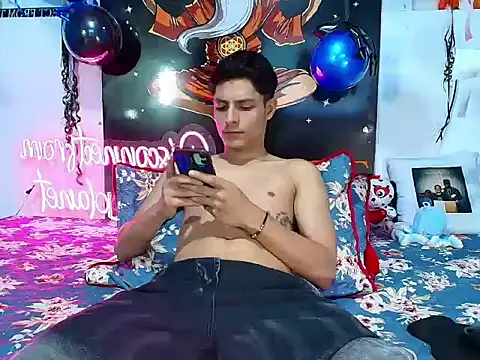 Eliassalvatore  online show from 19, 2, 2026