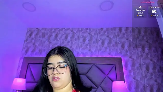 Snapshot of AnniJones chatting on 4, 3, 2026 AnniJones online show from 4, 3, 2026