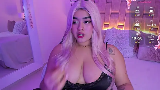 Snapshot of AnniJones chatting on 8, 3, 2026 AnniJones online show from 8, 3, 2026