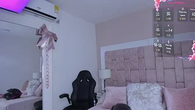 Snapshot of AnniJones chatting on 8, 3, 2026 AnniJones online show from 8, 3, 2026