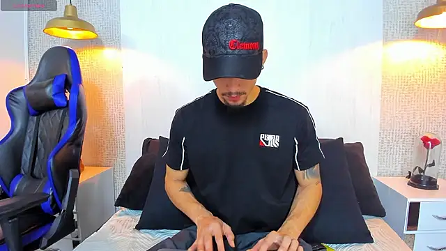 Snapshot of SharonTygaX chatting on 12, 3, 2026 SharonTygaX online show from 12, 3, 2026