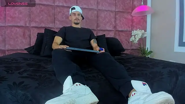 Snapshot of SharonTygaX chatting on 28, 3, 2026 SharonTygaX online show from 28, 3, 2026