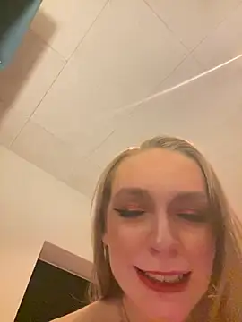 Snapshot of HoneyImHome07 chatting on 18, 2, 2026 HoneyImHome07 online show from 18, 2, 2026