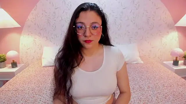 Snapshot of Angelie_Rosebrm chatting on 7, 3, 2026 Angelie Rosebrm online show from 7, 3, 2026