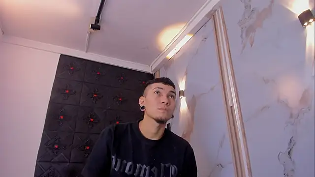 Snapshot of Logan_and_Reachel chatting on 22, 3, 2026 Logan and Reachel online show from 22, 3, 2026