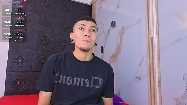 Snapshot of Logan_and_Reachel chatting on 30, 3, 2026 Logan and Reachel online show from 30, 3, 2026