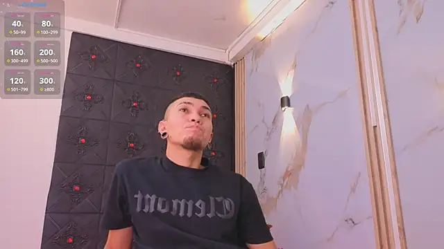 Snapshot of Logan_and_Reachel chatting on 1, 4, 2026 Logan and Reachel online show from 1, 4, 2026