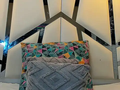 Emmadarlinghh online show from 8, 4, 2026