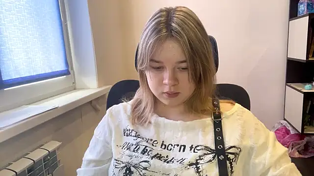 Snapshot of TomikoPfau chatting on 10, 4, 2026 TomikoPfau online show from 10, 4, 2026