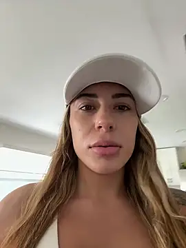 Snapshot of lucymiami1 chatting on 19, 2, 2026 lucymiami1 online show from 19, 2, 2026