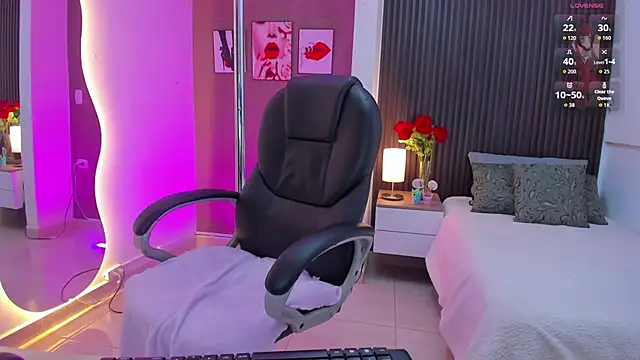 Tiphanysalvatore online show from 11, 4, 2026