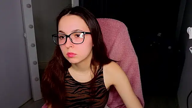 Snapshot of BellaThery chatting on 24, 2, 2026 BellaThery online show from 24, 2, 2026