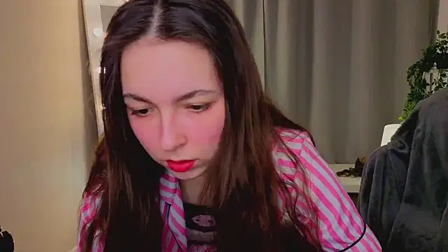 Snapshot of BellaThery chatting on 5, 3, 2026 BellaThery online show from 5, 3, 2026