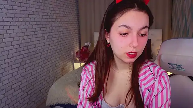 Snapshot of BellaThery chatting on 18, 3, 2026 BellaThery online show from 18, 3, 2026