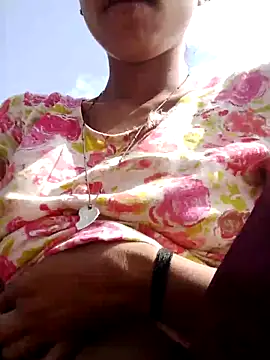 wifedesi7050 online show from 8, 4, 2026