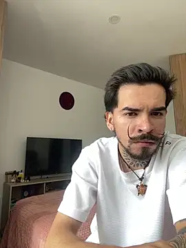 skinnycute07 online show from 24, 3, 2026