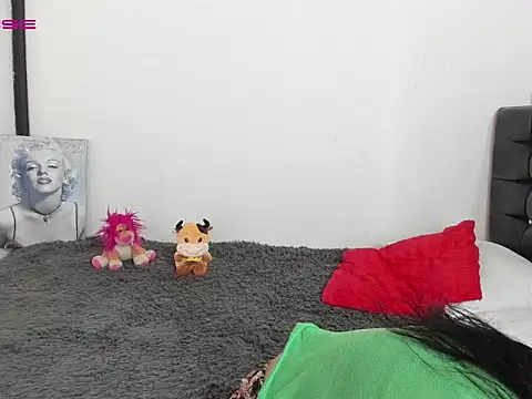 LatinaQueen23 online show from 14, 3, 2026