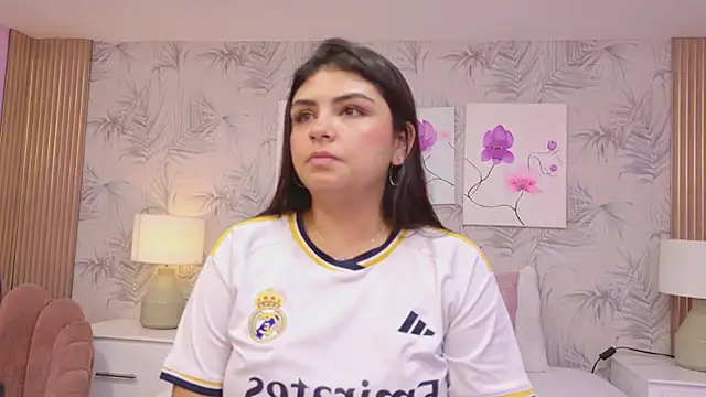 Snapshot of EmmaLeens chatting on 5, 3, 2026 EmmaLeens online show from 5, 3, 2026