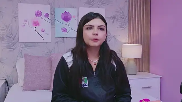 Snapshot of EmmaLeens chatting on 2, 4, 2026 EmmaLeens online show from 2, 4, 2026