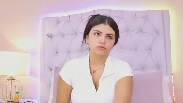 Snapshot of EmmaLeens chatting on 3, 4, 2026 EmmaLeens online show from 3, 4, 2026