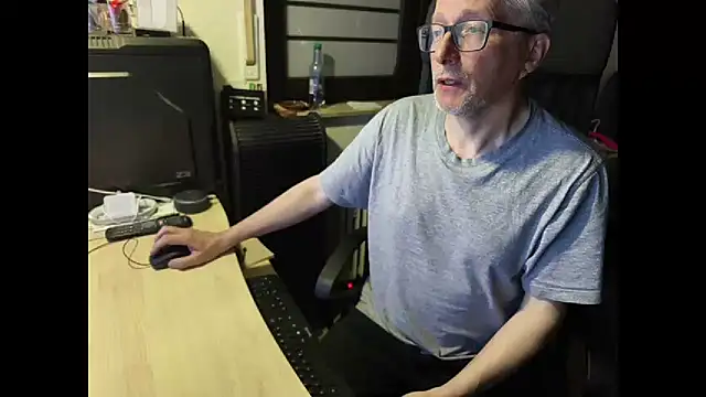 Snapshot of loenne1 chatting on 28, 3, 2026 loenne1 online show from 28, 3, 2026