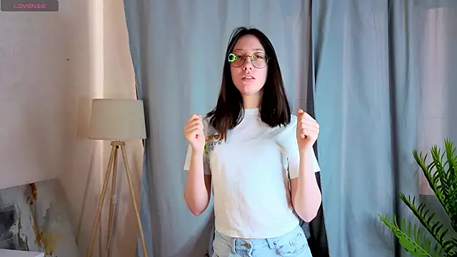 DoraWhitrock online show from 8, 4, 2026