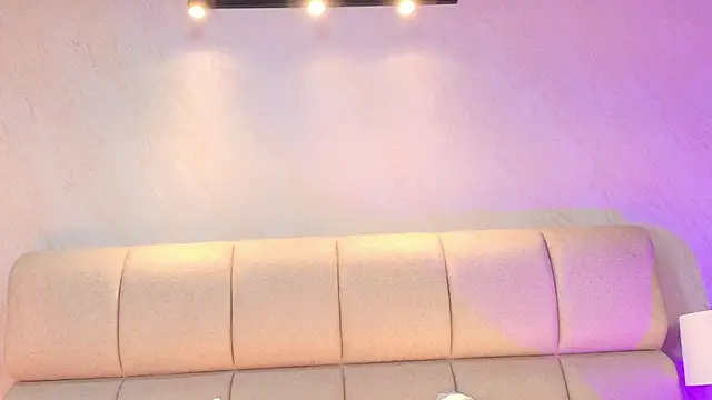 Snapshot of AlaiaMoretti_ chatting on 5, 4, 2026 AlaiaMoretti online show from 5, 4, 2026